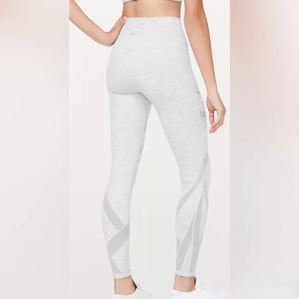 Lululemon Wunder Under High-Rise Tight *Mesh 28"
Wee Are From Space Sz 8 - Picture 2 of 9